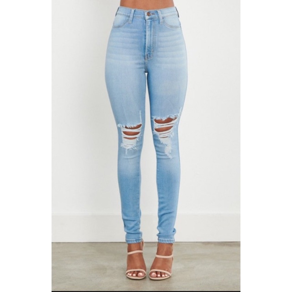 Brand New Distressed Denim Jeans 💙